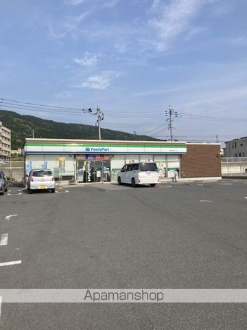 コンビニ　ファミリーマート（コンビニ）まで1202m
