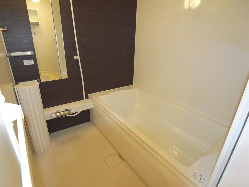 バス・シャワールーム　同一タイプの部屋の画像です。