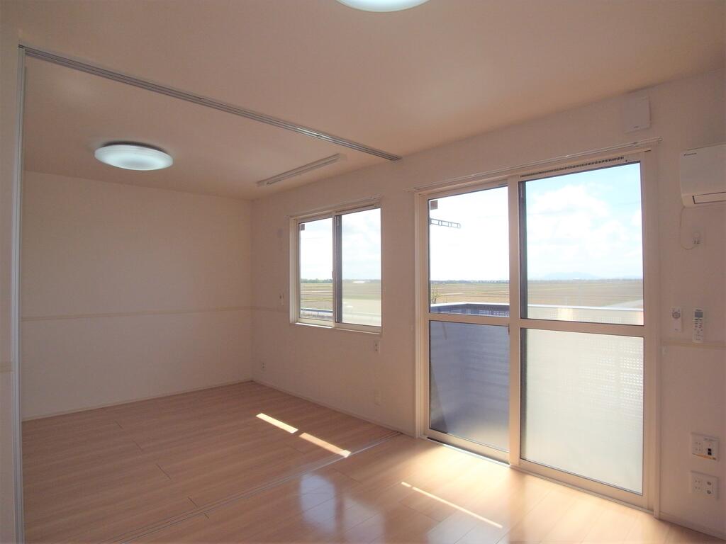 居室・リビング　同一タイプの部屋の画像です。