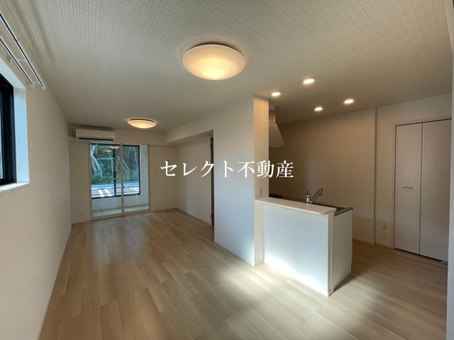 居室・リビング　こちらのリビングで趣味の時間をお楽しみください