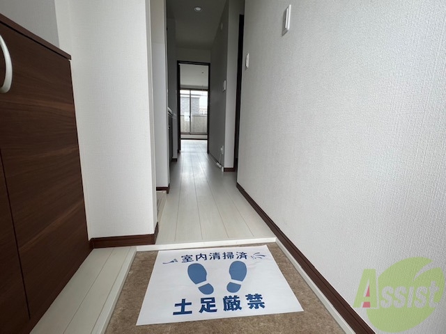 玄関　玄関から撮影しました。広々としていますね！
