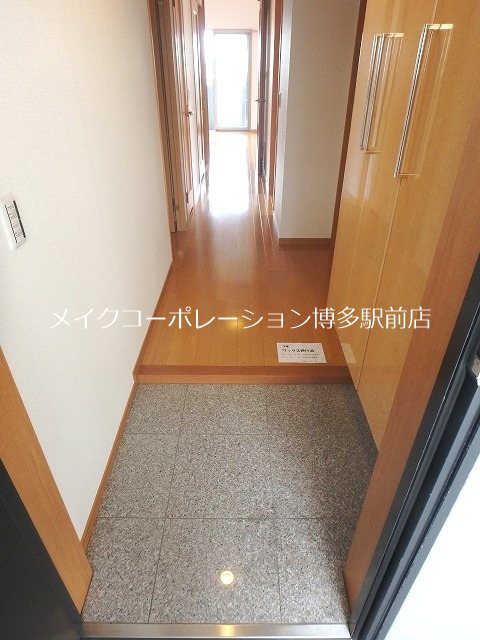 玄関　※室内写真は同物件別部屋・現状優先です。
