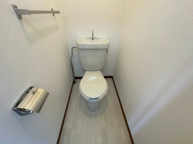 トイレ　※同じ建物の別号室の写真です。