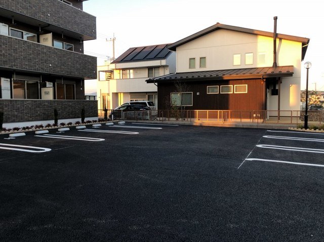 駐車場　駐車場があるので、車を買う予定の方も安心です