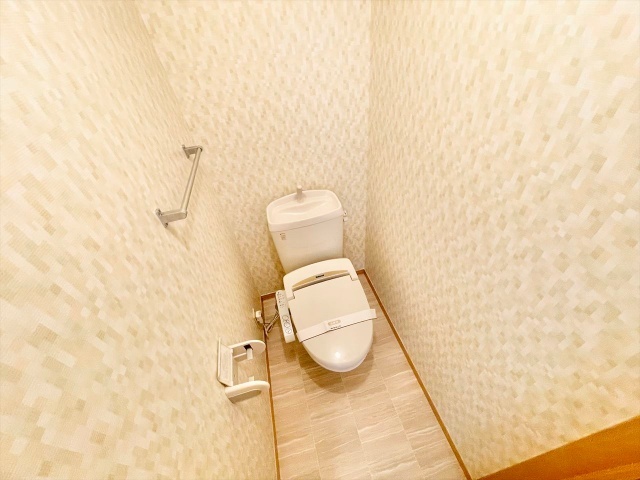 トイレ　同一建物内２０５号室内装写真転載