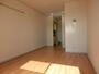 居室・リビング　写真からも明るさの分かるお部屋です。心も晴れますね。