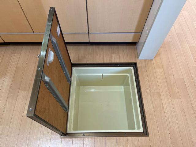収納　床下収納