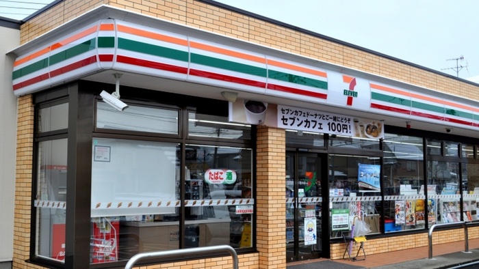 コンビニ　セブンイレブン（コンビニ）まで110m