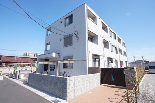 建物外観　すっきり洗練された3階建てマンションです。