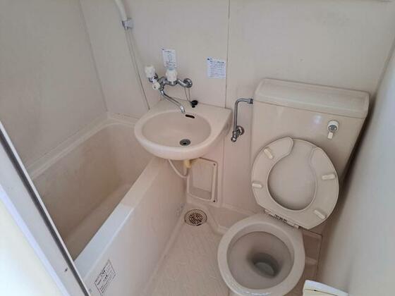 トイレ　室内掲載写真は同建物の他の部屋のものです。