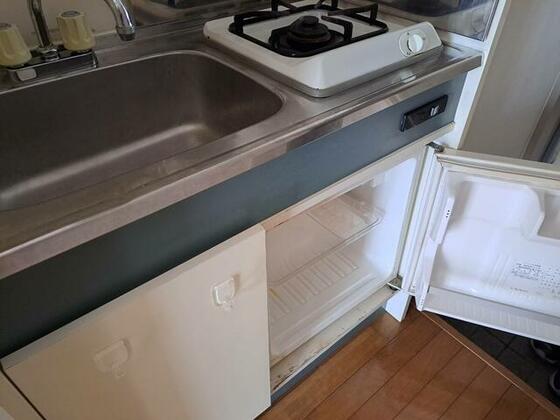 キッチン　室内掲載写真は同建物の他の部屋のものです。