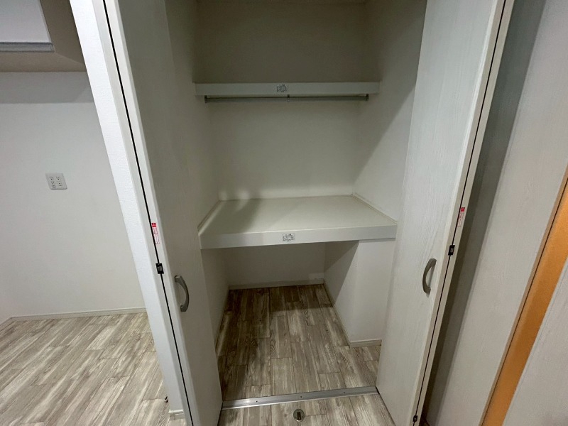 収納　寝室の収納です。部屋がすっきり片付きます。