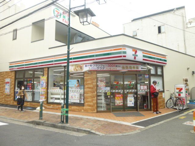 コンビニ　セブンイレブン 西新井駅西口店（コンビニ）まで518m