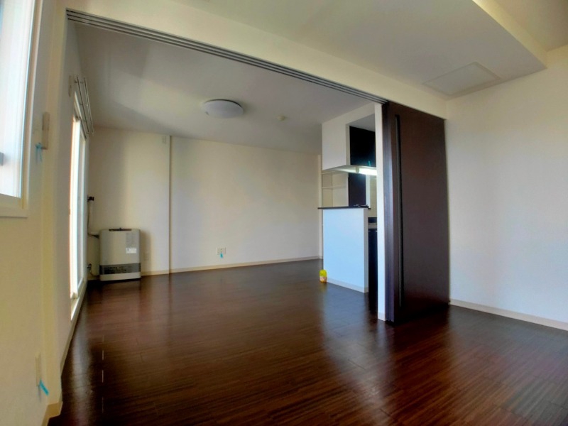居室・リビング　明るいお部屋は気持ちよく過ごせそうですね。