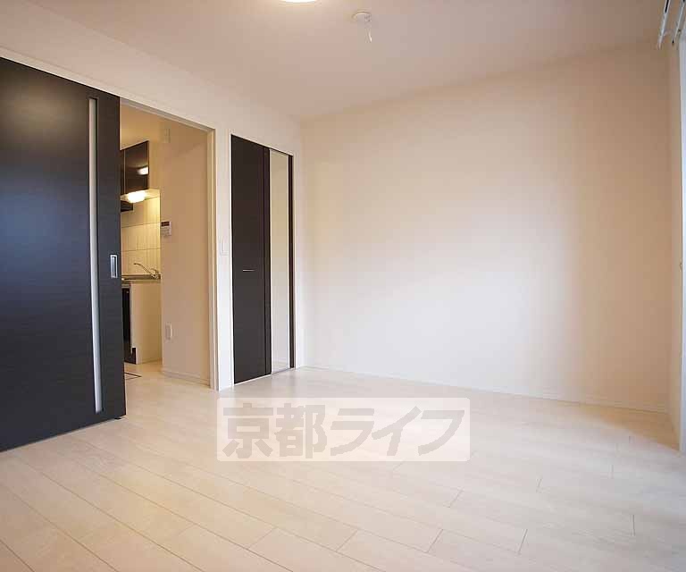 居室・リビング　白と黒のモノトーン調です。