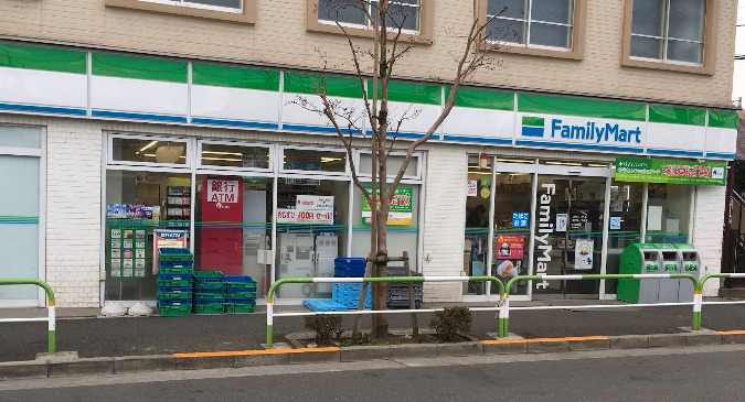 コンビニ　ファミリーマート 滝野川一丁目店（コンビニ）まで290m