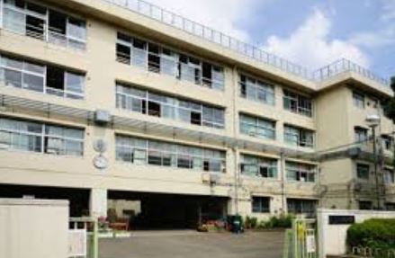 中学校　世田谷区立上祖師谷中学校（中学校）まで999m