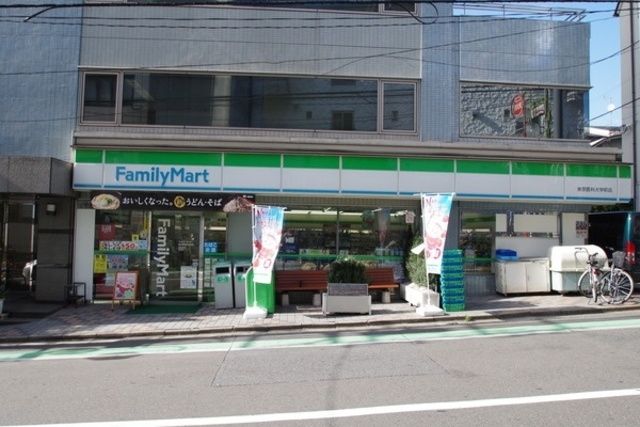 コンビニ　ファミリーマート東京医科大学前店（コンビニ）まで107m