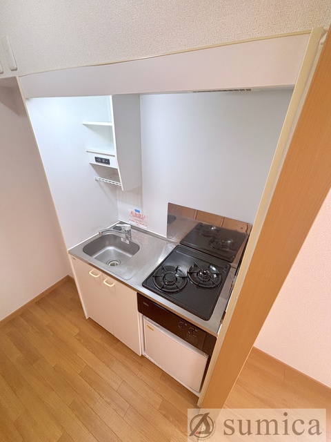 キッチン　２口コンロ完備＾＾お一人でもお二人でもゆったり使えますね．