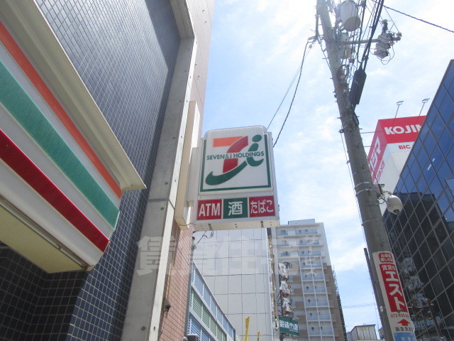 コンビニ　セブンイレブン　阪急茨木市駅東店（コンビニ）まで69m