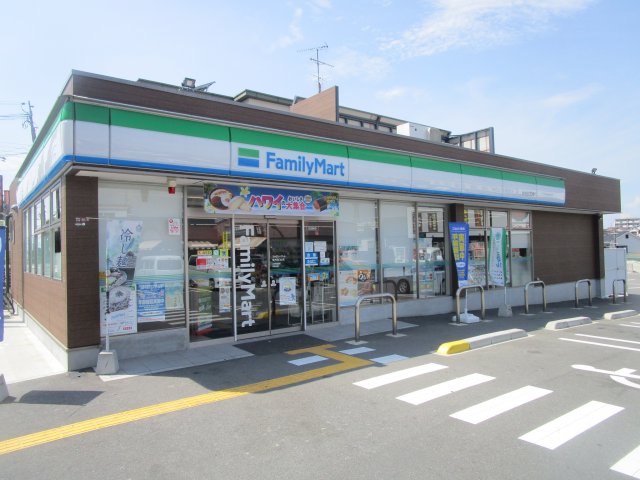 コンビニ　ファミリーマート　枚方田口山店（コンビニ）まで305m
