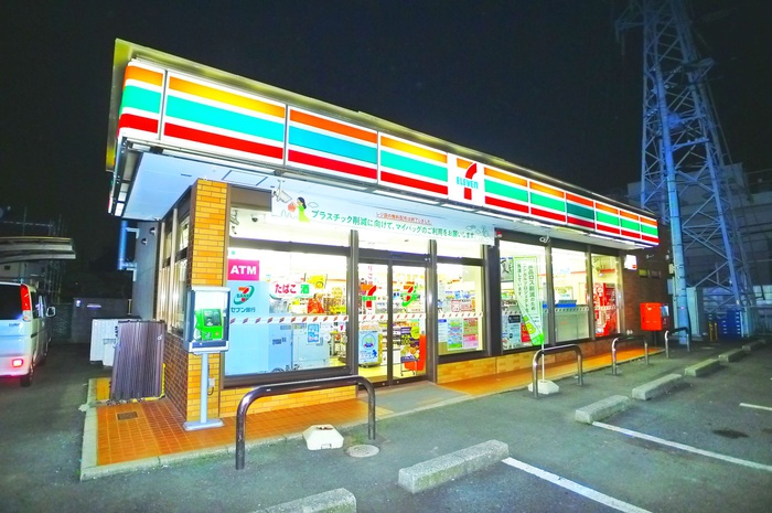 コンビニ　セブンイレブン（コンビニ）まで341m