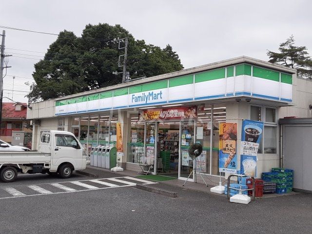 コンビニ　ファミリーマート あきる野草花店（コンビニ）まで747m