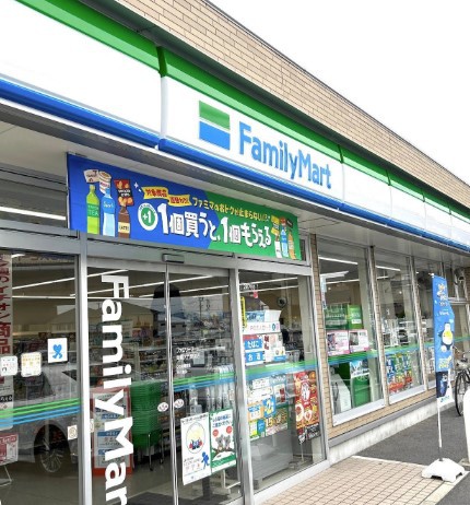 コンビニ　ファミリーマート清新六丁目店（コンビニ）まで308m