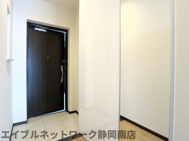 玄関　ゆったりとした玄関です