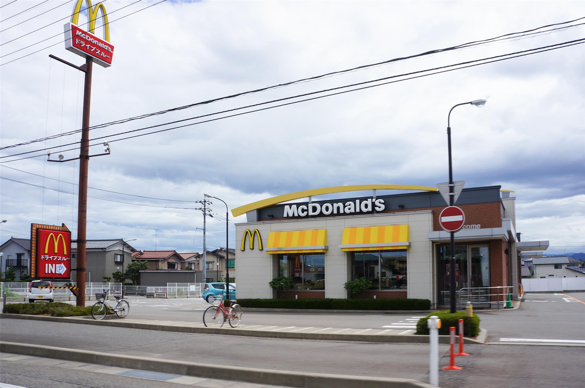 飲食店　マクドナルド 小松粟津店（飲食店）まで150m