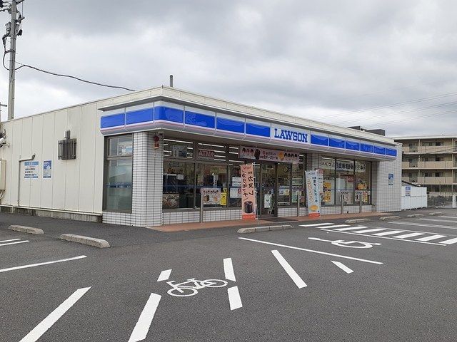 コンビニ　ローソン 別府鶴見ヶ丘店（コンビニ）まで260m