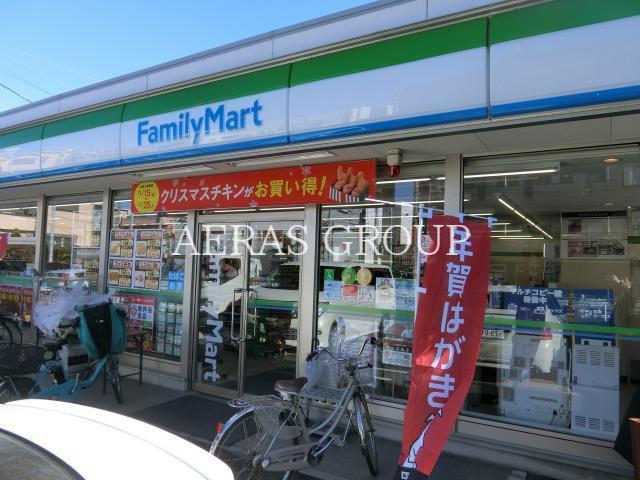 コンビニ　ファミリーマートお花茶屋二丁目店（コンビニ）まで90m