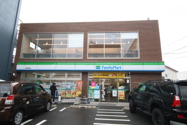 コンビニ　ファミリーマート 尾頭橋通店（コンビニ）まで77m
