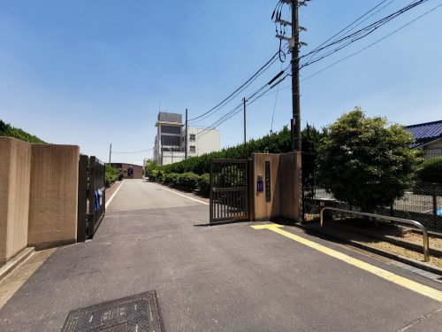 中学校　堺市立美原西中学校（中学校）まで427m