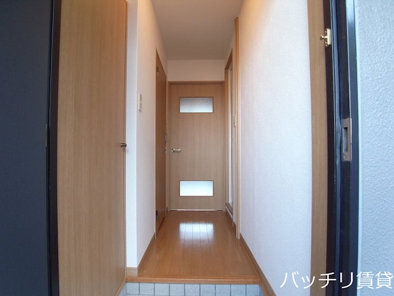 玄関　同型タイプの為現状優先