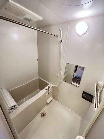 バス・シャワールーム　コンパクトで使いやすいお風呂です
