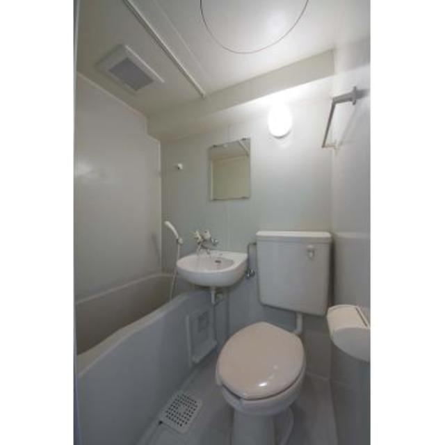 トイレ　※写真は同タイプ住戸です。