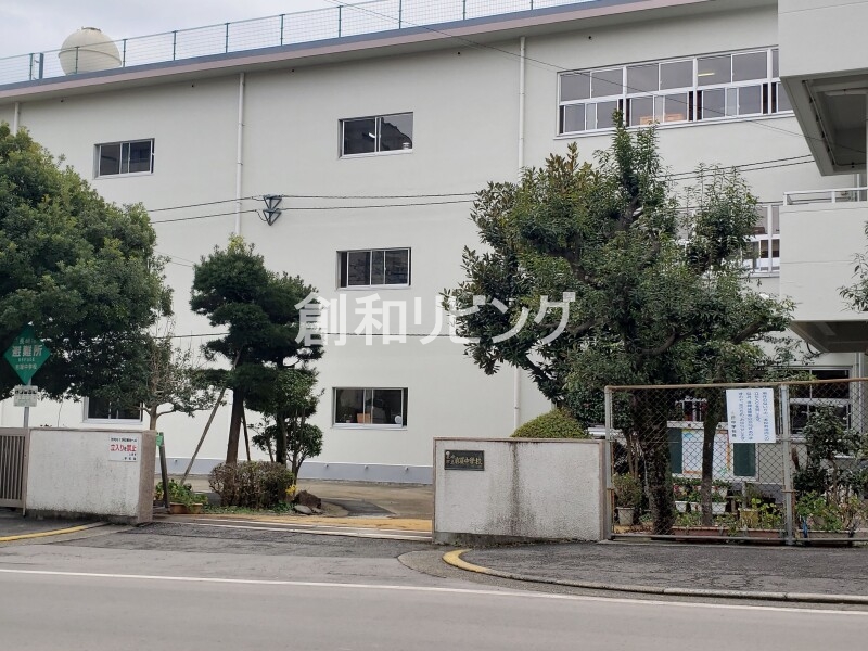 中学校　長崎市立岩屋中学校（中学校）まで1251m