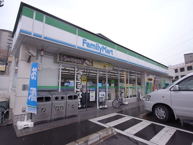 コンビニ　ファミリーマート（コンビニ）まで220m