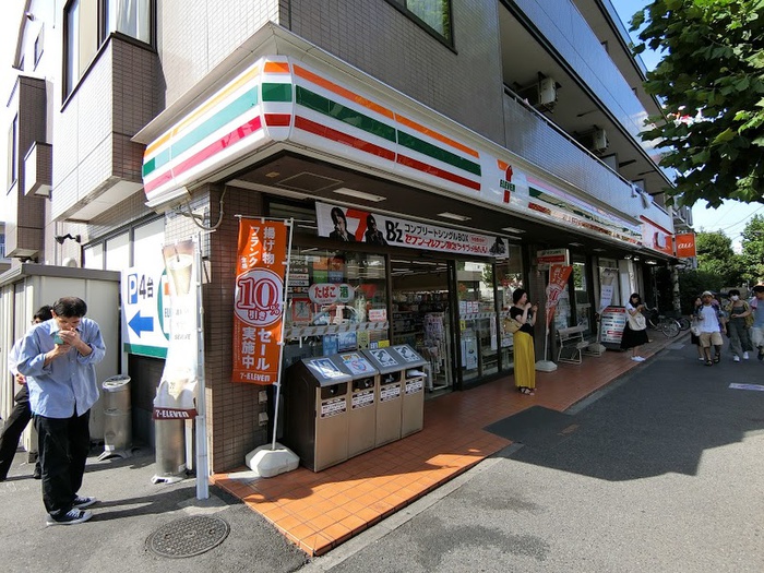コンビニ　セブンイレブン（コンビニ）まで377m