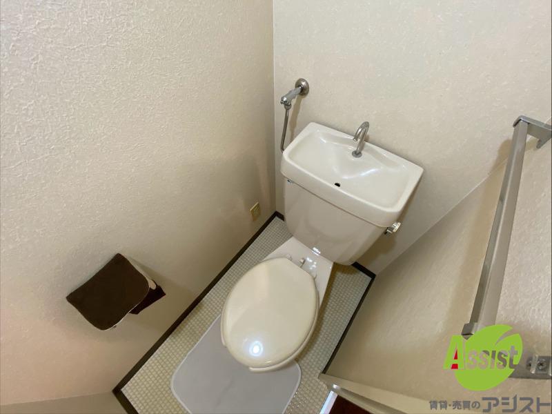 トイレ　こちらはトイレです。清潔感があり、安心して使用できます。