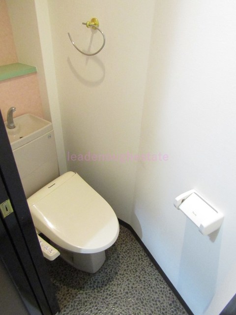 クレセント コートのトイレ写真