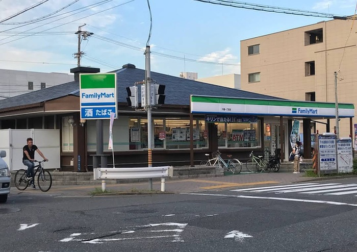 コンビニ　ファミリーマート千種一丁目店（コンビニ）まで255m