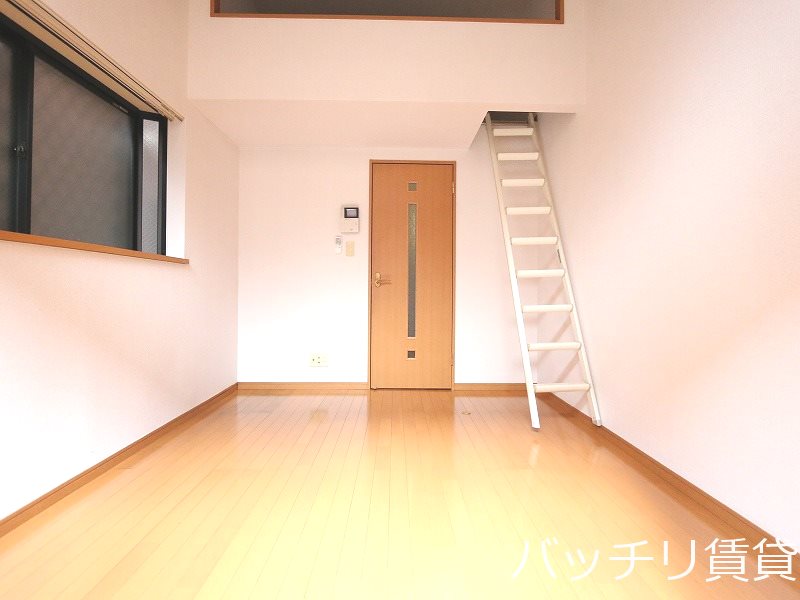 居室・リビング　別号室タイプの為、現状を優先いたします