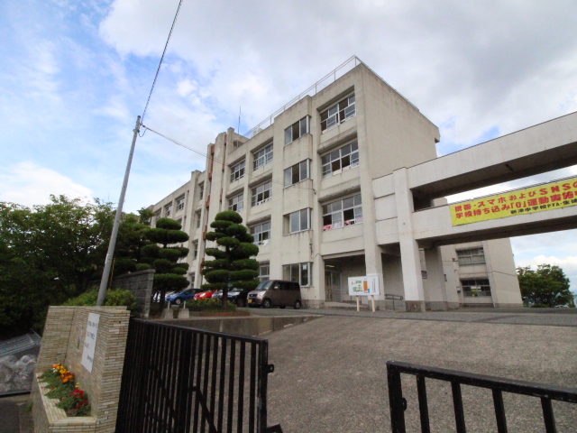 中学校　苅田町立新津中学校（中学校）まで1073m