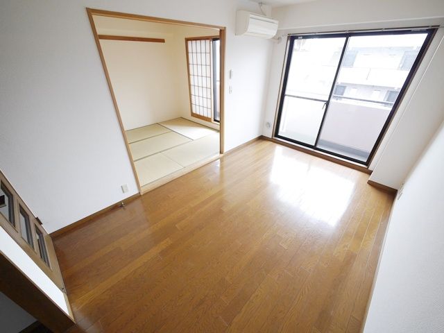 居室・リビング　同物件別部屋写真