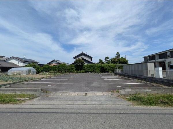駐車場　駐車場