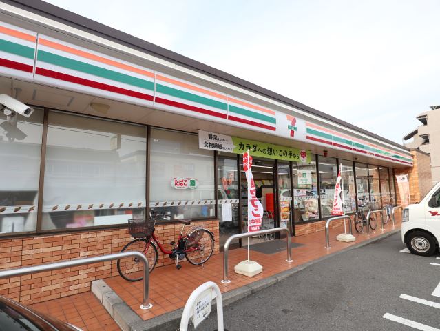 コンビニ　セブンイレブン（コンビニ）まで200m