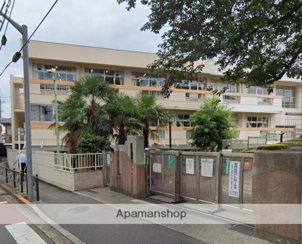 小学校　調布市立滝坂小学校（小学校）まで906m