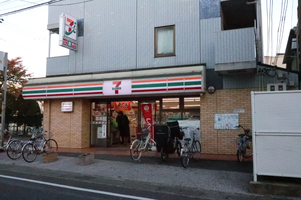 コンビニ　セブンイレブン 長岡京セブン通り店（コンビニ）まで379m